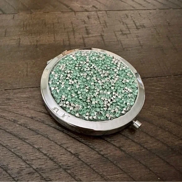 NEW!! Glam Compact Mirror - Picture 4 of 12